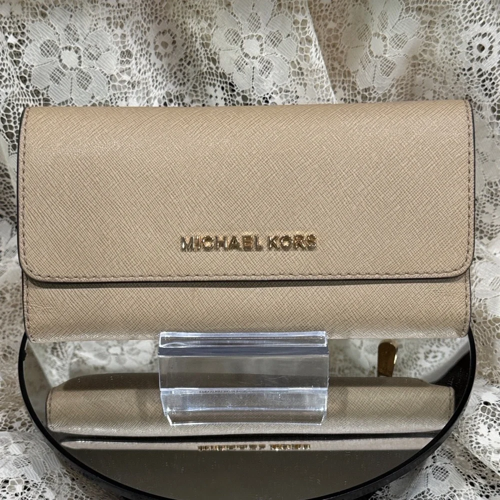 Michael Kors Jet Set Saffiano leather Trifold Beige Wallet with Gold Accents - Picture 1 of 13